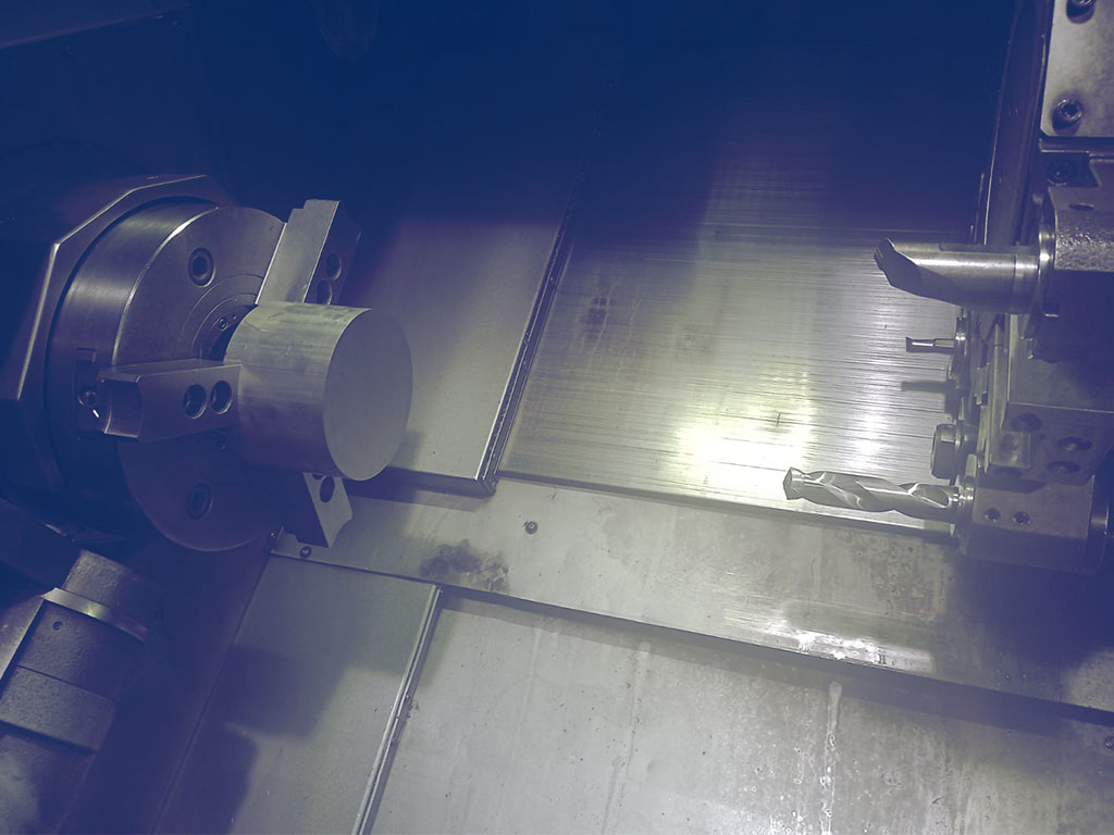Bearbeitung der gesägten Rohlinge auf der CNC-Drehmaschine